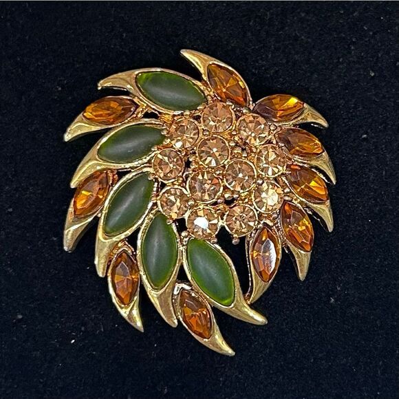 Vintage Leaf Brooch Pin Women's OS Gold-tone Fruit Salad Crystal Rhinestones - Picture 1 of 7